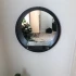 Sort cirkulaer biopejs til indbygning med en brændetid paå ca. 3 timer.